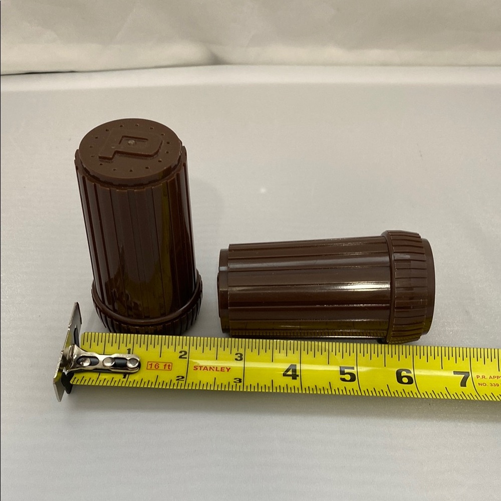 Brown Ribbed Shaker Set - Picture 2 of 6